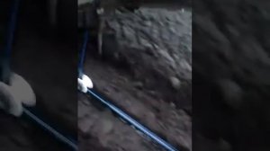 Пленкоукладчик тянет пленку капельную ленту делает дырки и сыпет удобрение