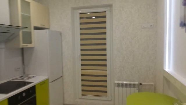 Рулонные шторы Зебра на балконную дверь Ткань Стандарт от Компании SVIL смотреть онлайн