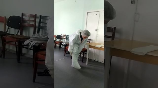 Одевание противочумного костюма. Жбанкова И.В смотреть онлайн