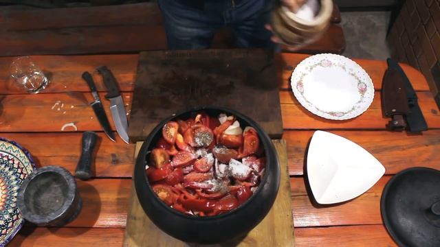 Говядина томленая с овощами и грибами Еринги в чугунке. Тушеное мясо.