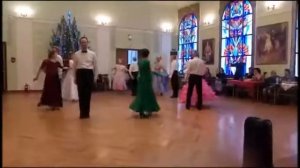 Новогодний полонез- старинный бальный танец.