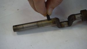 Почему снизу плохая строчка на ткани у швейной машины Чайка, Подольск? Коленвал.