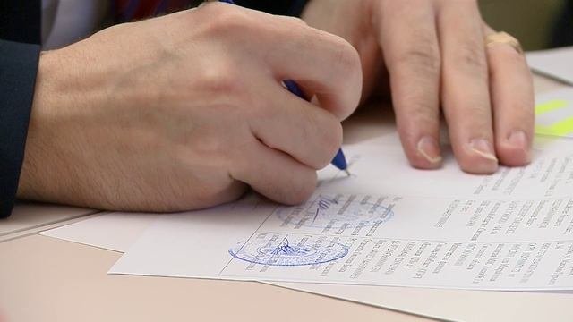 Договоры на участие в программе «Земский доктор-Земский фельдшер» подписали в Смоленске