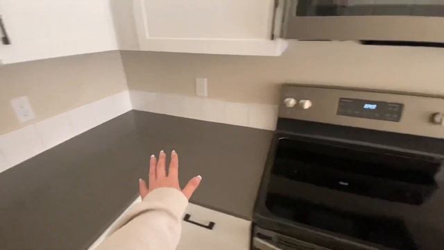 Empty Apartment Tour смотреть онлайн