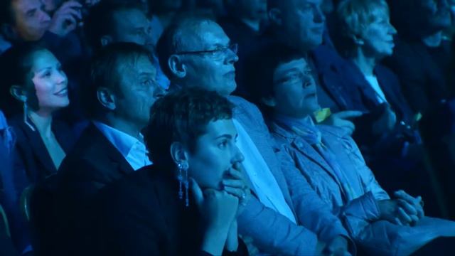 Гимнаст на цепи смотреть онлайн