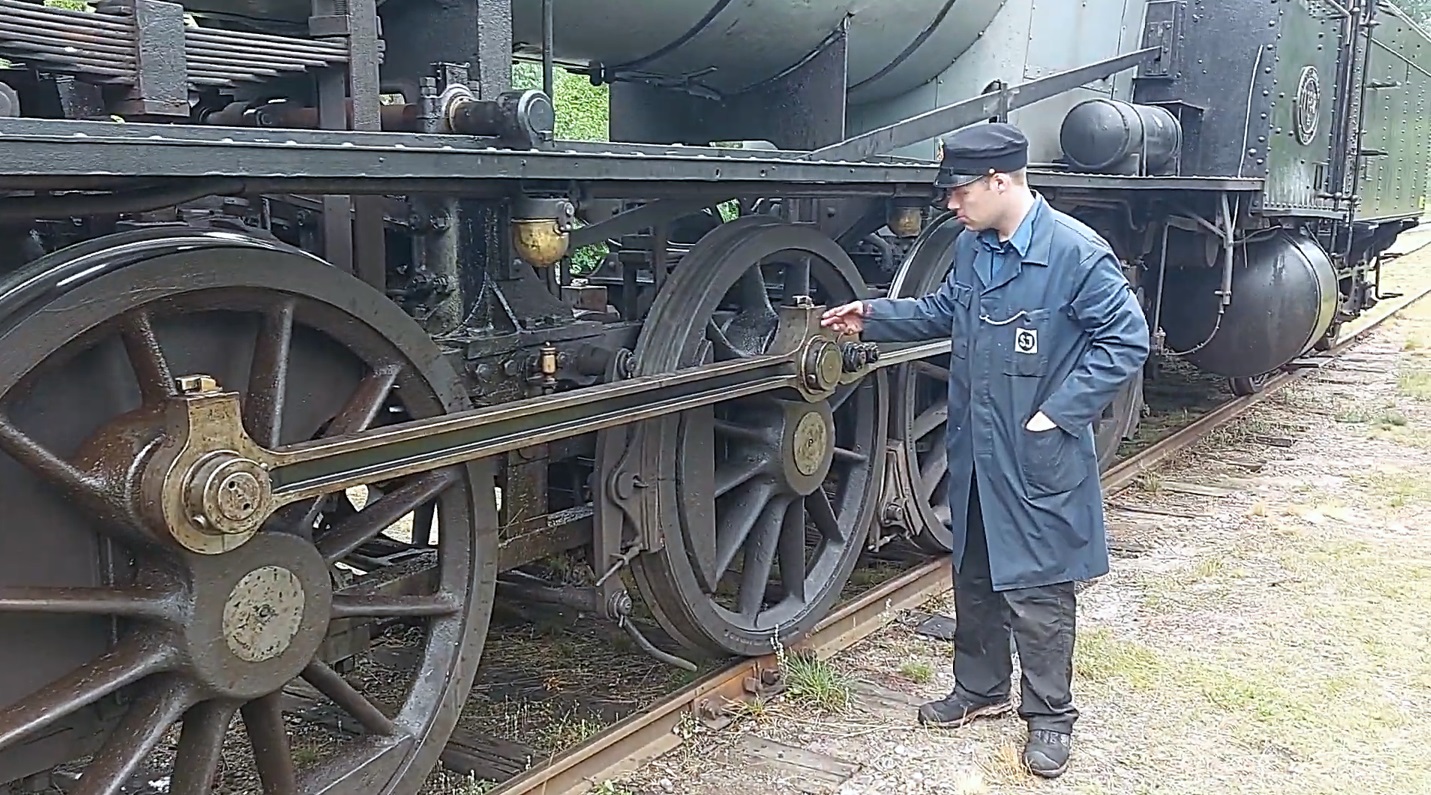 The steam engine many years ago фото 66