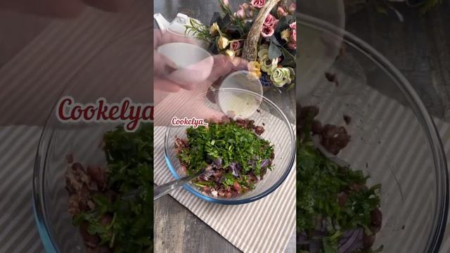 Фасолевый салат , очень вкусный.