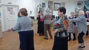 Озеро в  цветах...,а мы в библиотеке танцуем, я, Ася Идрисова пою.