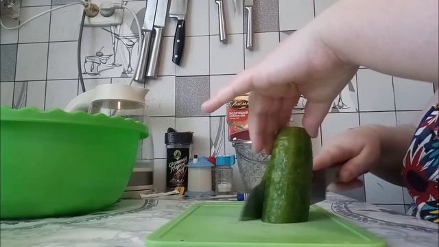 ГОТОВИМ ОЛИВЬЕ//ДЕТКИ ПОМОЩНИКИ//