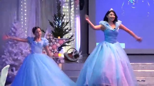 Поздравить с новым годом. Поздравление друзьям. Золушки зажигают! смотреть онлайн