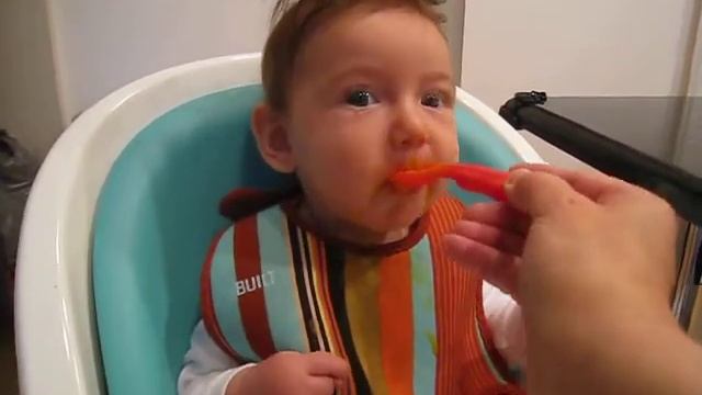 Саша Кушает Морковное Пюре смотреть онлайн