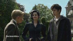 Мисс Перегрин знакомит Джейка с детьми.Дом странных детей мисс Перегрин(2016)