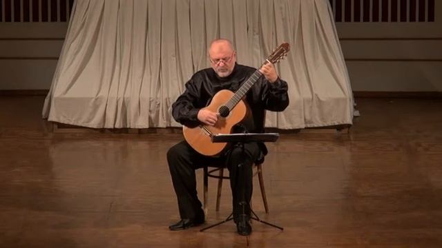 Играет Павел Иванников