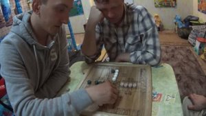 Заселились в детскую комнату. Игра в Мандавошку.
