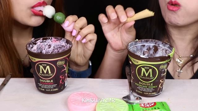 ASMR RACE! PINK VS GREEN MAGNUM ICE CREAM PINTS, DANGO (MOCHI), KITKAT, CHOCOLATE CONES, MONAKA 먹방 смотреть онлайн