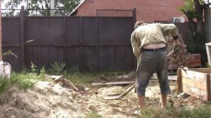 РЕМОНТ СТАРОГО ДОМА (видео № 65). Заставил жену работать).