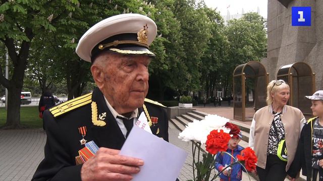 Севастопольцы поздравили с Днём Победы ветерана Василия Горелова
