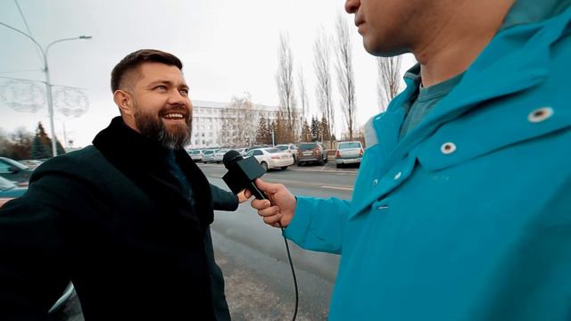 Риф Мансурович обьясняет разницу ДОРОЖНОГО ПОКРЫТИЯ около ДОМА ПРАВИТЕЛЬСТВА
