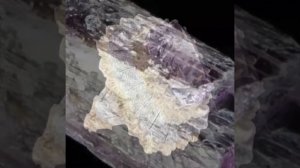 12 самых красивых фиолетовых камней от чароита до сиреневого бриллианта.