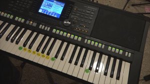 Как играть на синтезаторе №04 / Научиться играть на синтезаторе / Минорные аккорды