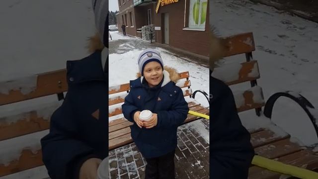 Первый раз пробуем кофе(капучино)