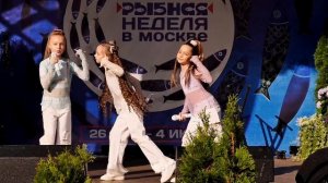 БЕЗ ИГРУШЕК - МАМА, Я СТАЛА ВЗРОСЛЕЙ (Выступление на Тверской площади)