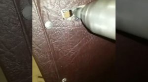 Врезка замка в металлическую дверь