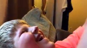 Малыша тошнит прямо в рот