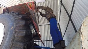 установка камеры и монитора заднего вида, трактору т 25\installation of the rear view camera tracto