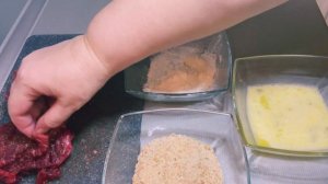 Как пожарить мягкие и сочные отбивные из говядины в панировке?/How to fry breaded beef chops?