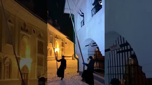 Колокольный звон в Псково-Печерском монастыре. Bell ringing in the Pskov-Pechersk Monastery