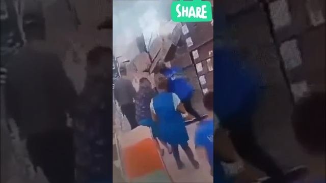В строительном магазине «Колорит» провалился пол