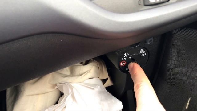 How to deactivate the passenger airbag for using child seat Vauxhall Corsa Mk4 DIY смотреть онлайн