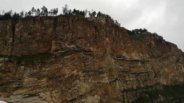 Река Лена - Ленские Щеки. Скала Третья Щека (Киренский район, Иркутская область) смотреть онлайн