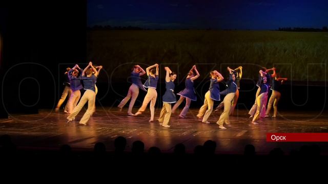 В орском Драмтеатре настоящих мужчин поздравили с Днем защитника Отечества смотреть онлайн