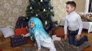 Подарили Новый ТЕЛЕФОН и ПЛАНШЕТ / Супер Пупер Распаковка / Много Подарков для детей