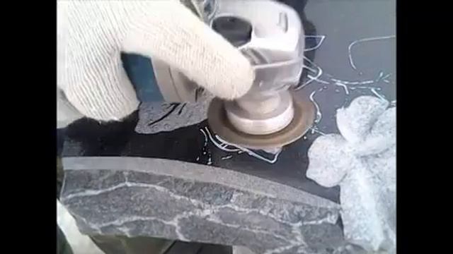 Изготовление надгробного памятника из гранита.