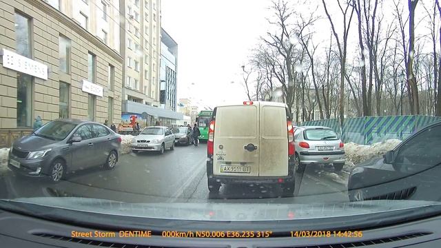 Звезда заблокировала движение на пр. Независимости, Харьков, 14.03.18 смотреть онлайн