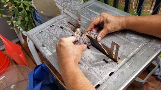 Cutting Rocks with a Economical Tile Saw A How To смотреть онлайн