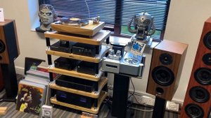 Alchris audio AR-130/4 , Vincent audio SA 32 , Vincent power amp SP 332, Yaqin SD 32A tube CD Playe