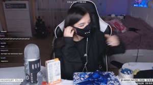 СПАЛИЛА ТРУСИКИ НА СТРИМЕ | СНЯЛА МАСКУ | TENDERLYBAE