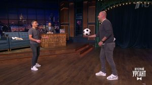 Леонид Барац и Ростислав Хаит демонстрируют навыки...Вечерний Ургант. Фрагмент выпуска от 23.11.2021