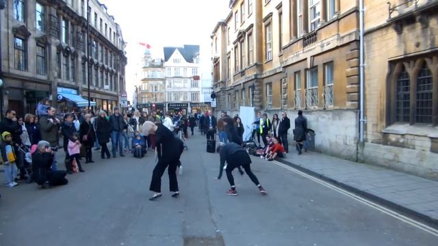 10. OxfordInside. Танцы на Широкой улице в Оксфорде. Англия. Dances on Broad Street in Oxford. UK смотреть онлайн