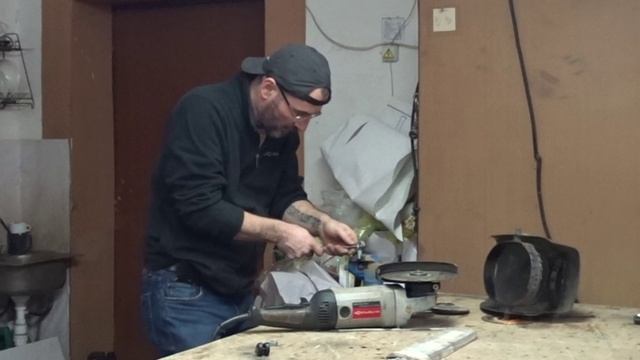 Ремонт складывающегося зеркала на мотоцикл. 18+ смотреть онлайн