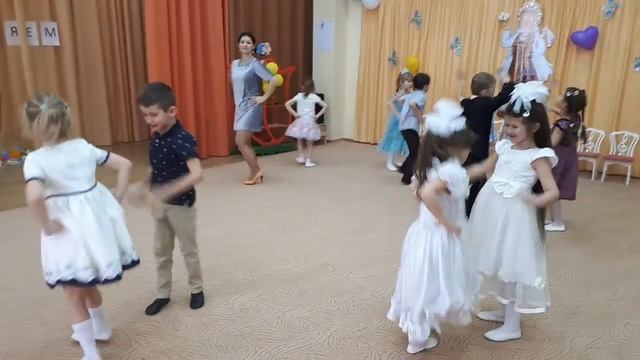 Весенний танец смотреть онлайн