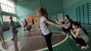 Урок физкультуры в 76 школе. 2 класс.