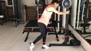 Отведение ноги назад в кроссовере (с резинкой)