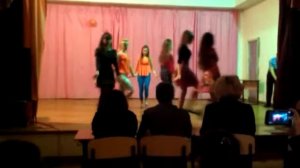 Забавный танец на 8 марта. 10а класс)