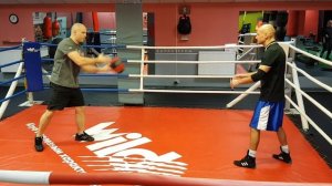 Медбол в тренировке боксера.