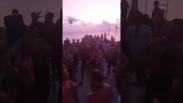 David Chong at Sunset Hill смотреть онлайн